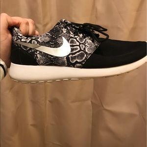 Nike Leopard Print Roashes Size 9